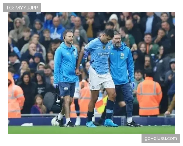 阿诺德无对抗情况下受伤离场，一年内第六次伤病